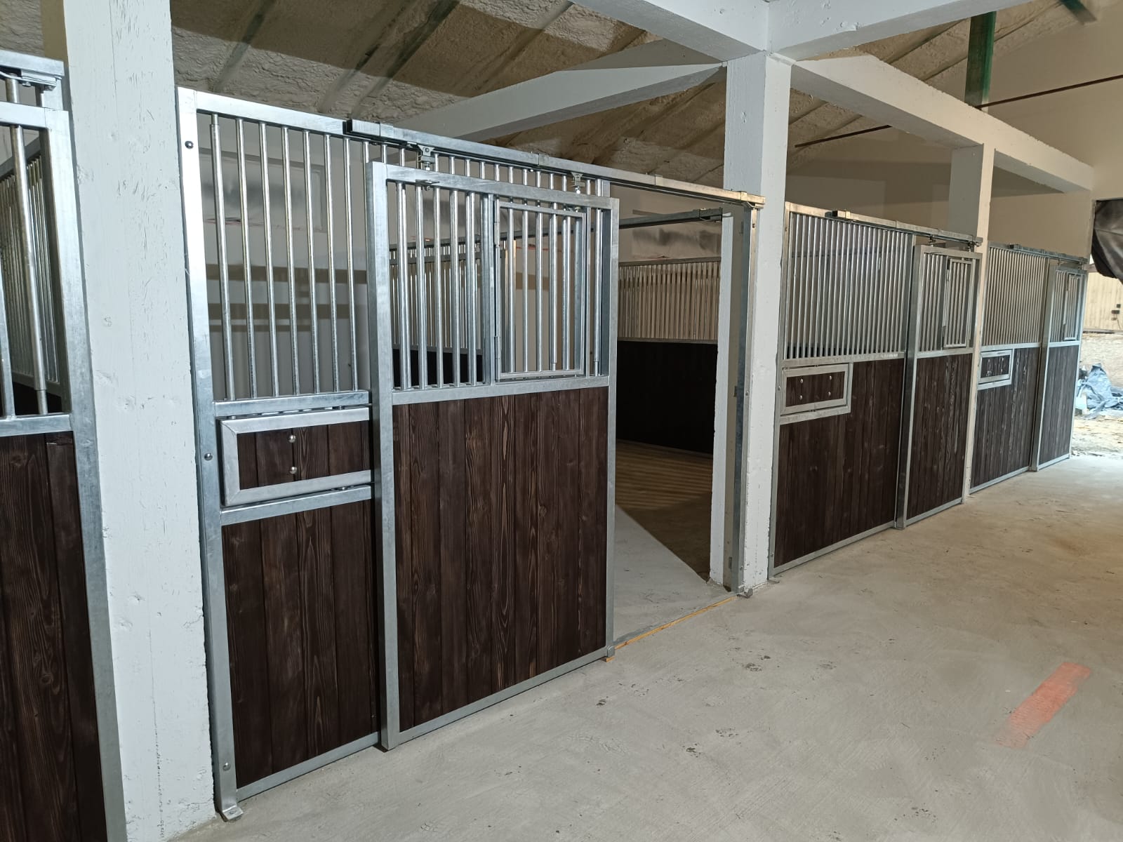 Façade First — box cheval économique et robuste – Image 5
