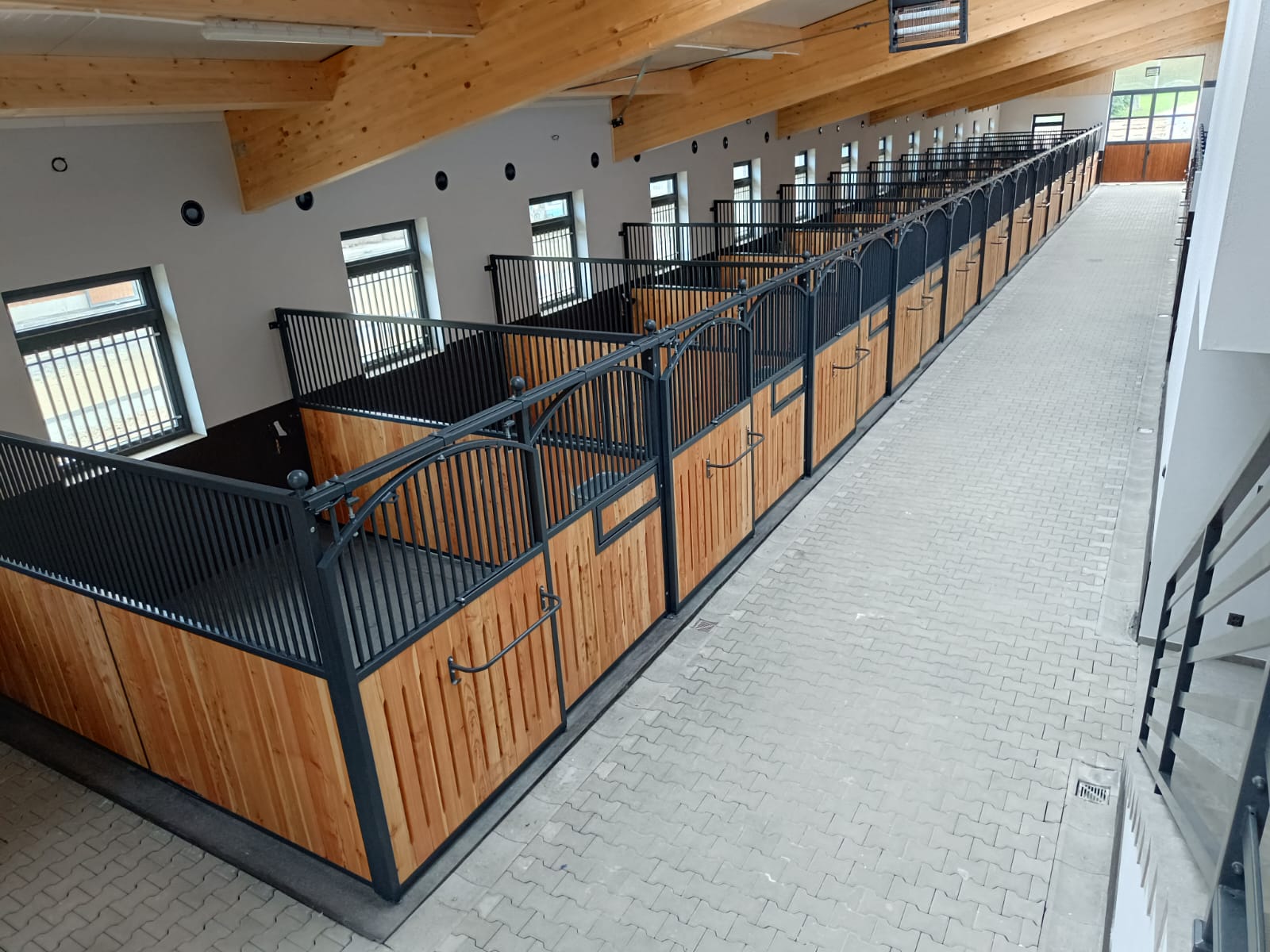 Façade Landorino — box cheval haut de gamme, finition soignée – Image 5