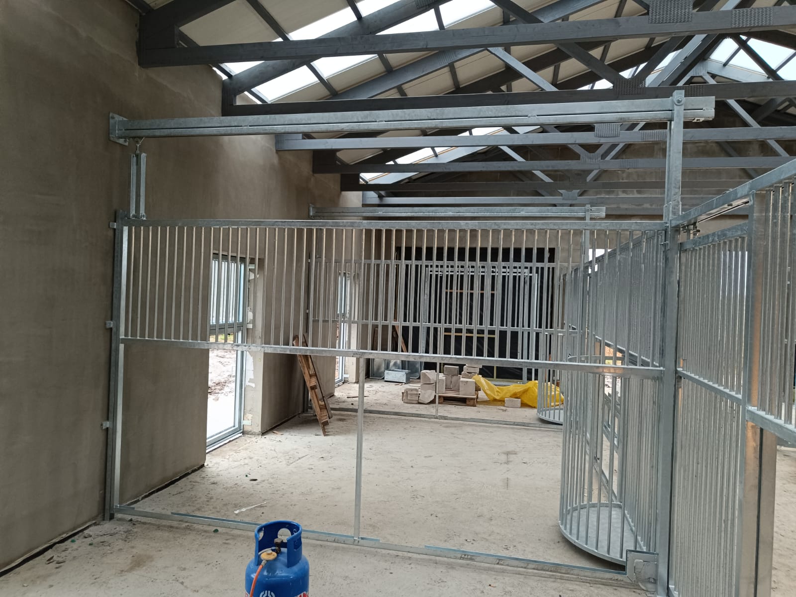 Façade First — box cheval économique et robuste – Image 37