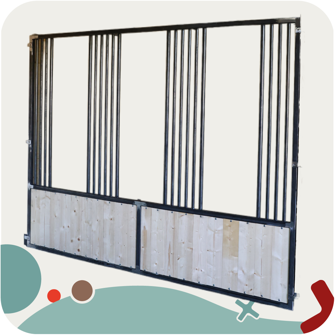 visuel de 3/4 d'un panneau de facade en bois et en acier avec des ouvertures dédiées au nourrissage